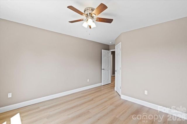 1033 12th Avenue Drive NW, Hickory, NC 28601