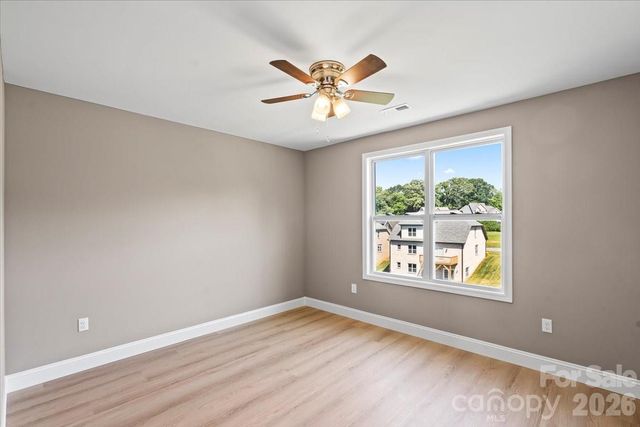 1033 12th Avenue Drive NW, Hickory, NC 28601