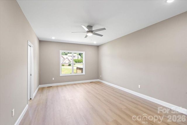1033 12th Avenue Drive NW, Hickory, NC 28601