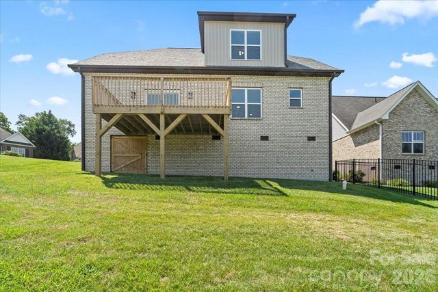 1033 12th Avenue Drive NW, Hickory, NC 28601