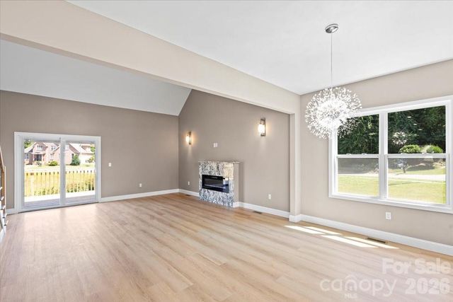 1033 12th Avenue Drive NW, Hickory, NC 28601