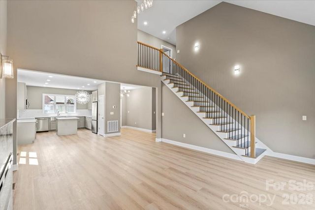 1033 12th Avenue Drive NW, Hickory, NC 28601