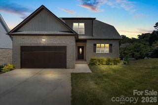 1033 12th Avenue Drive NW, Hickory, NC 28601