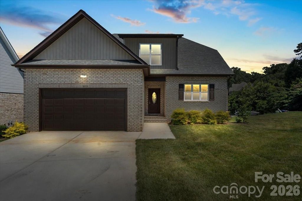 1033 12th Avenue Drive NW, Hickory, NC 28601