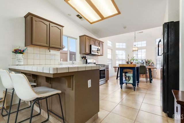 243 Deep Creek Drive, Bakersfield, CA 93308