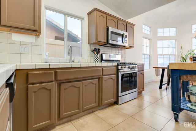 243 Deep Creek Drive, Bakersfield, CA 93308