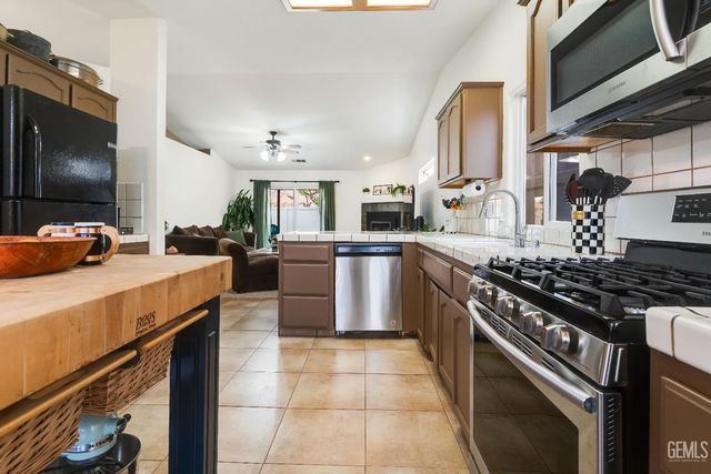 243 Deep Creek Drive, Bakersfield, CA 93308