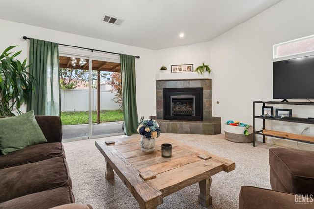 243 Deep Creek Drive, Bakersfield, CA 93308