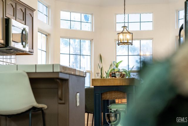 243 Deep Creek Drive, Bakersfield, CA 93308