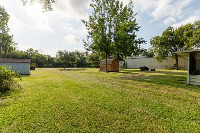 221 Maple Street, Highlands, TX 77562