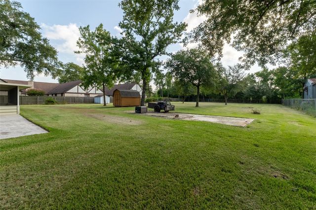 221 Maple Street, Highlands, TX 77562