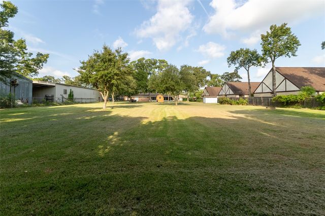 221 Maple Street, Highlands, TX 77562