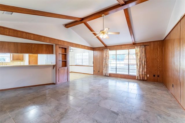 221 Maple Street, Highlands, TX 77562