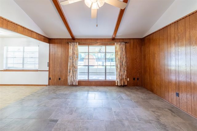 221 Maple Street, Highlands, TX 77562