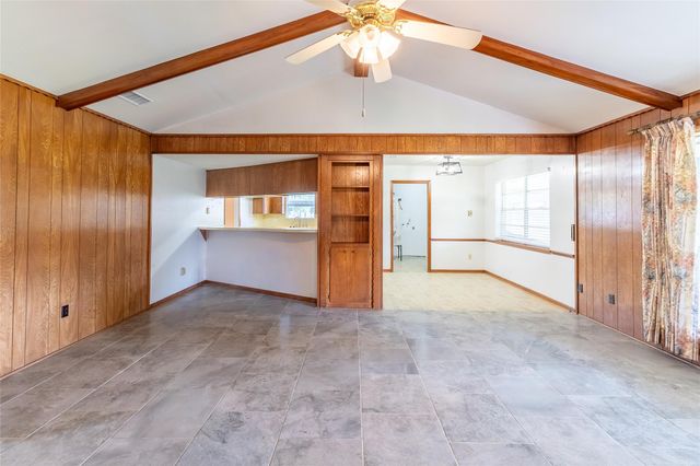 221 Maple Street, Highlands, TX 77562