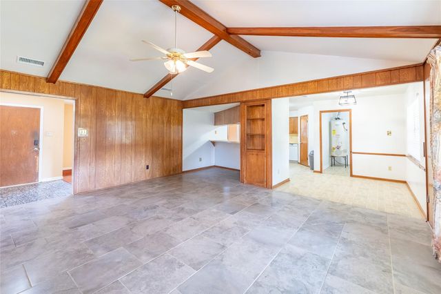 221 Maple Street, Highlands, TX 77562
