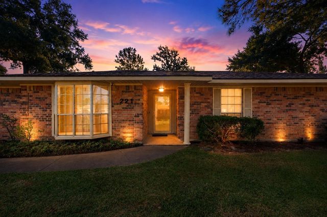 221 Maple Street, Highlands, TX 77562
