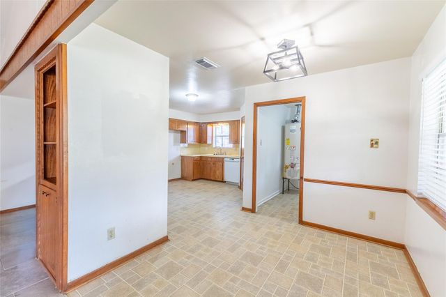 221 Maple Street, Highlands, TX 77562