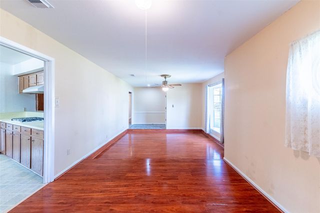 221 Maple Street, Highlands, TX 77562