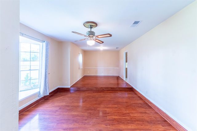 221 Maple Street, Highlands, TX 77562