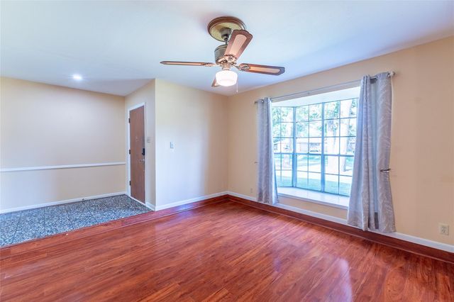 221 Maple Street, Highlands, TX 77562