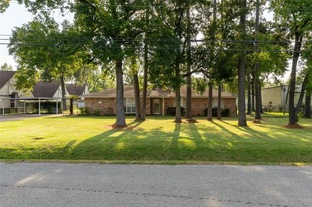 221 Maple Street, Highlands, TX 77562