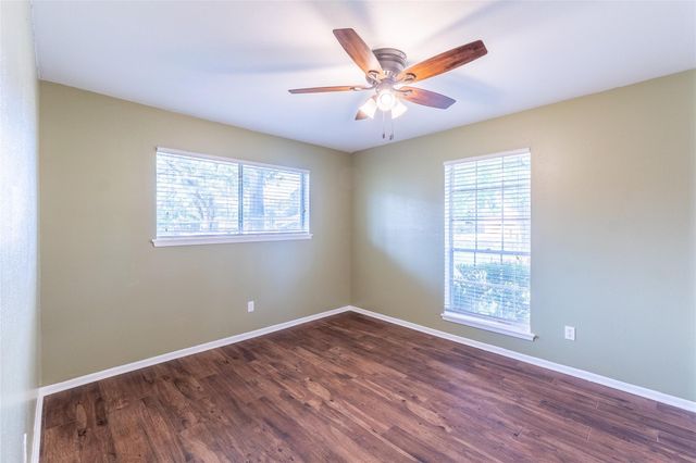 221 Maple Street, Highlands, TX 77562