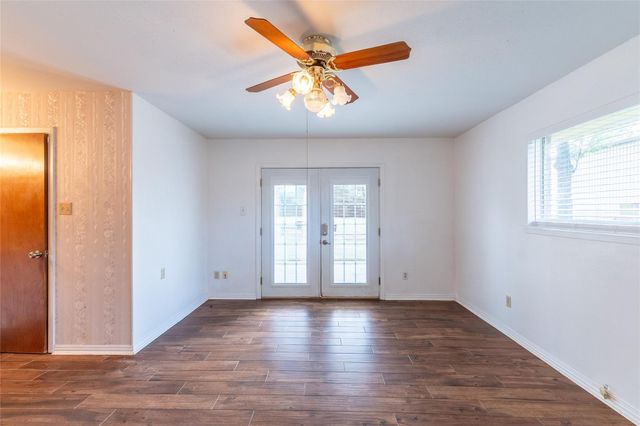 221 Maple Street, Highlands, TX 77562