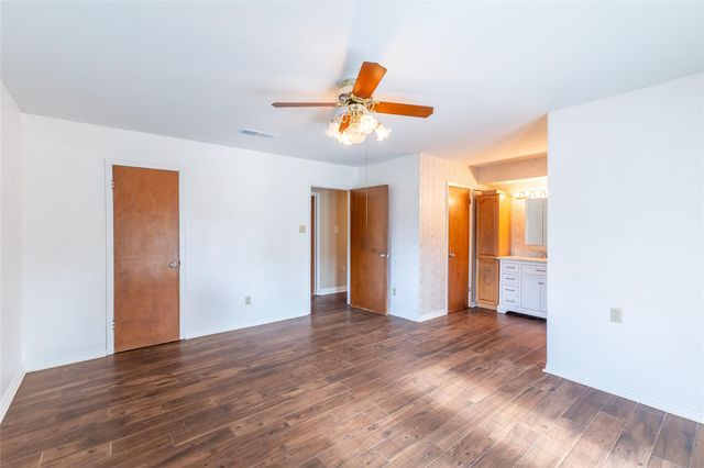 221 Maple Street, Highlands, TX 77562
