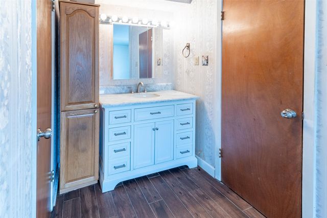 221 Maple Street, Highlands, TX 77562