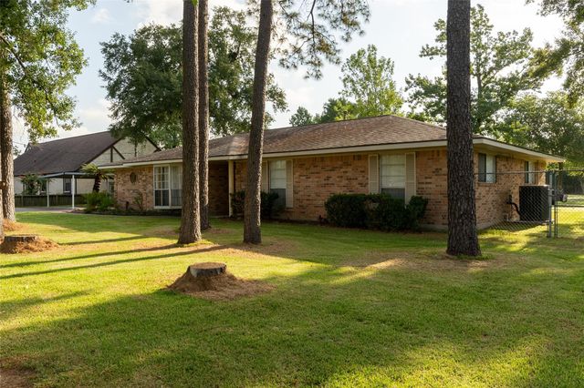 221 Maple Street, Highlands, TX 77562