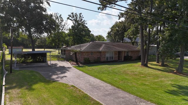 221 Maple Street, Highlands, TX 77562