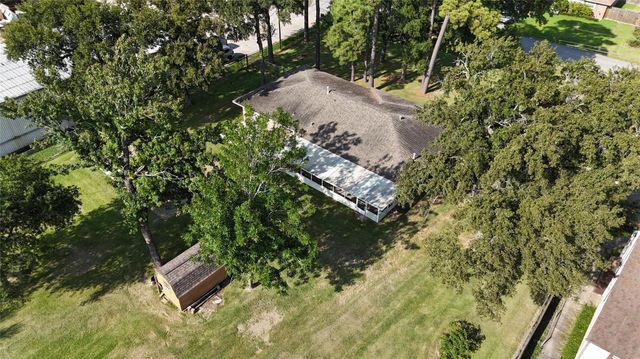221 Maple Street, Highlands, TX 77562