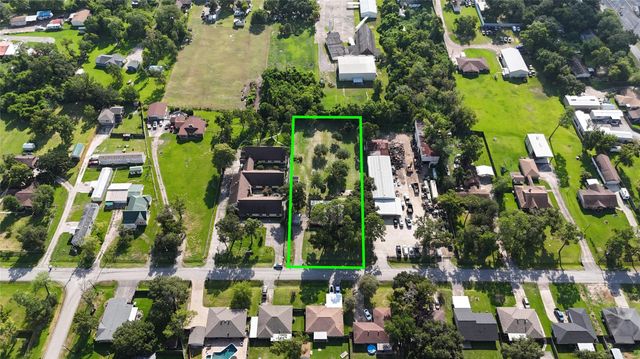 221 Maple Street, Highlands, TX 77562