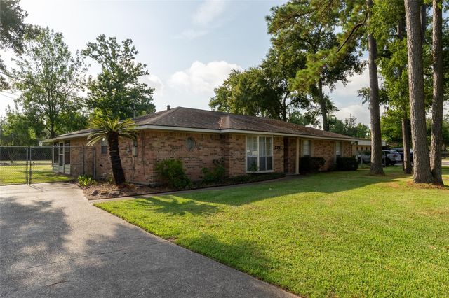 221 Maple Street, Highlands, TX 77562