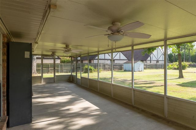 221 Maple Street, Highlands, TX 77562