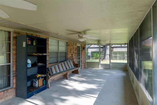 221 Maple Street, Highlands, TX 77562