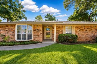 221 Maple Street, Highlands, TX 77562