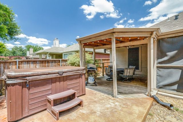 8125 Ross Lake Drive, Fort Worth, TX 76137