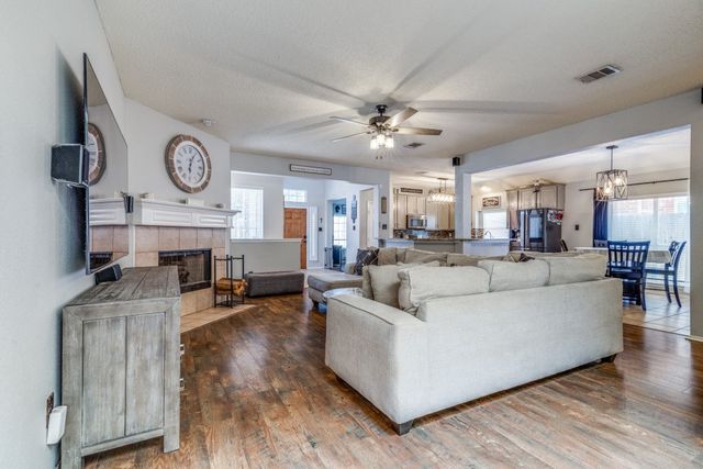 8125 Ross Lake Drive, Fort Worth, TX 76137