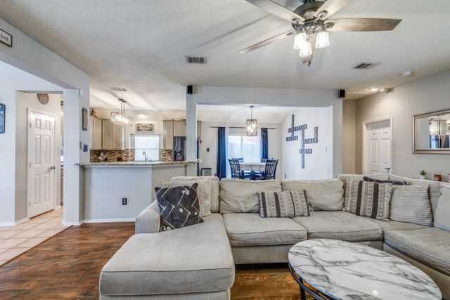 8125 Ross Lake Drive, Fort Worth, TX 76137