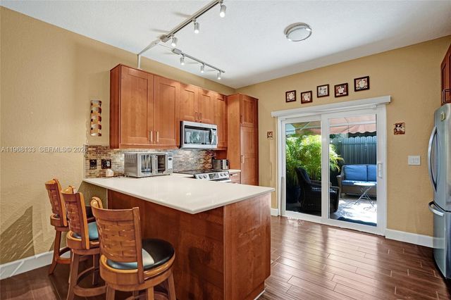 4812 Washington St 3, Hollywood, FL 33021