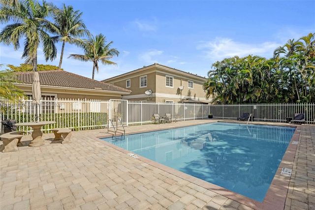 4812 Washington St 3, Hollywood, FL 33021