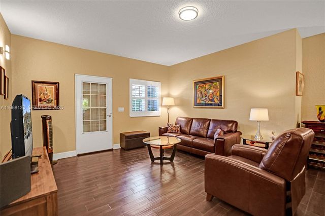 4812 Washington St 3, Hollywood, FL 33021