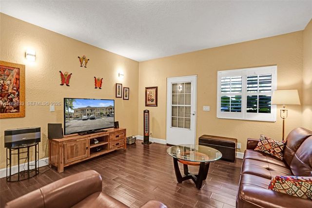 4812 Washington St 3, Hollywood, FL 33021