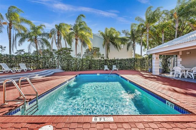 2811 N Oakland Forest Dr 102, Oakland Park, FL 33309