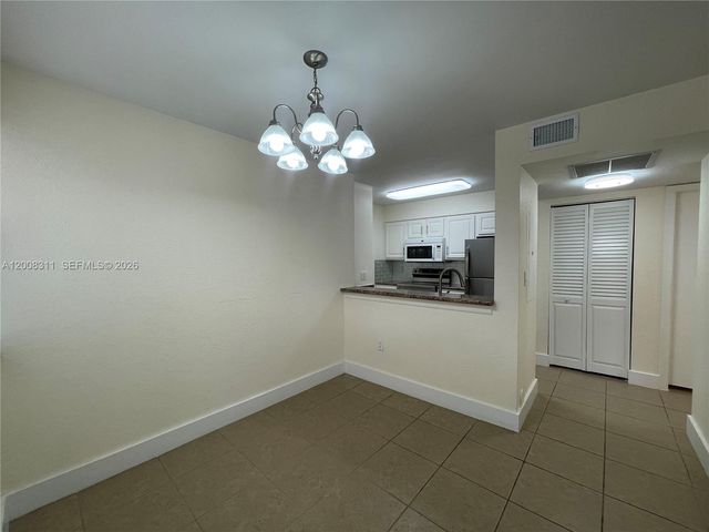 2811 N Oakland Forest Dr 102, Oakland Park, FL 33309