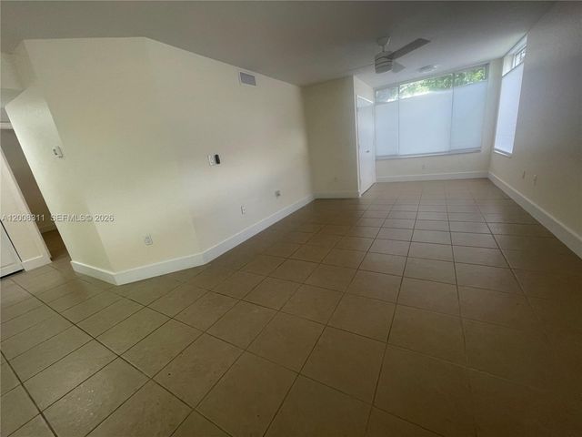 2811 N Oakland Forest Dr 102, Oakland Park, FL 33309