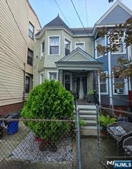 825 Ridge Street, Newark, NJ 07104