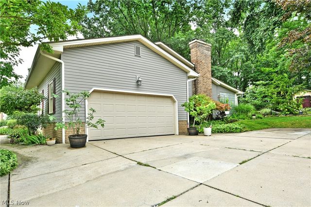 541 Stoneybrook Lane, Canfield, OH 44406